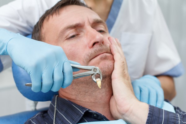 How An Emergency Dentist Handles Implant Rejection